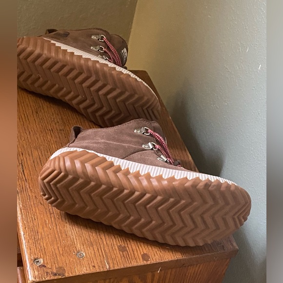 Sorel Out and About Conquest shoes size 5 - Picture 4 of 5